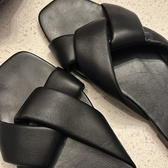 YOSI SAMRA
Women's Nancy Sandal sz 9 - Picture 4 of 7